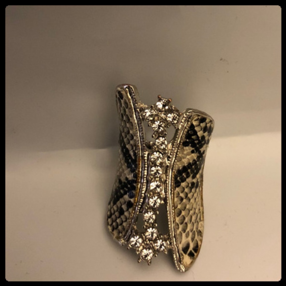 ANIMAL PRINT STRETCHABLE RING W/ZIRCONS